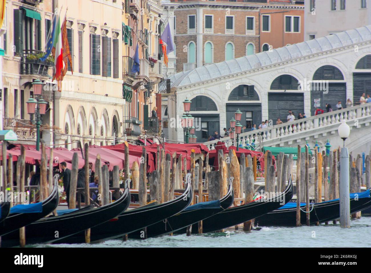 Gondoles sur le Grand Canal à Venise Banque D'Images
