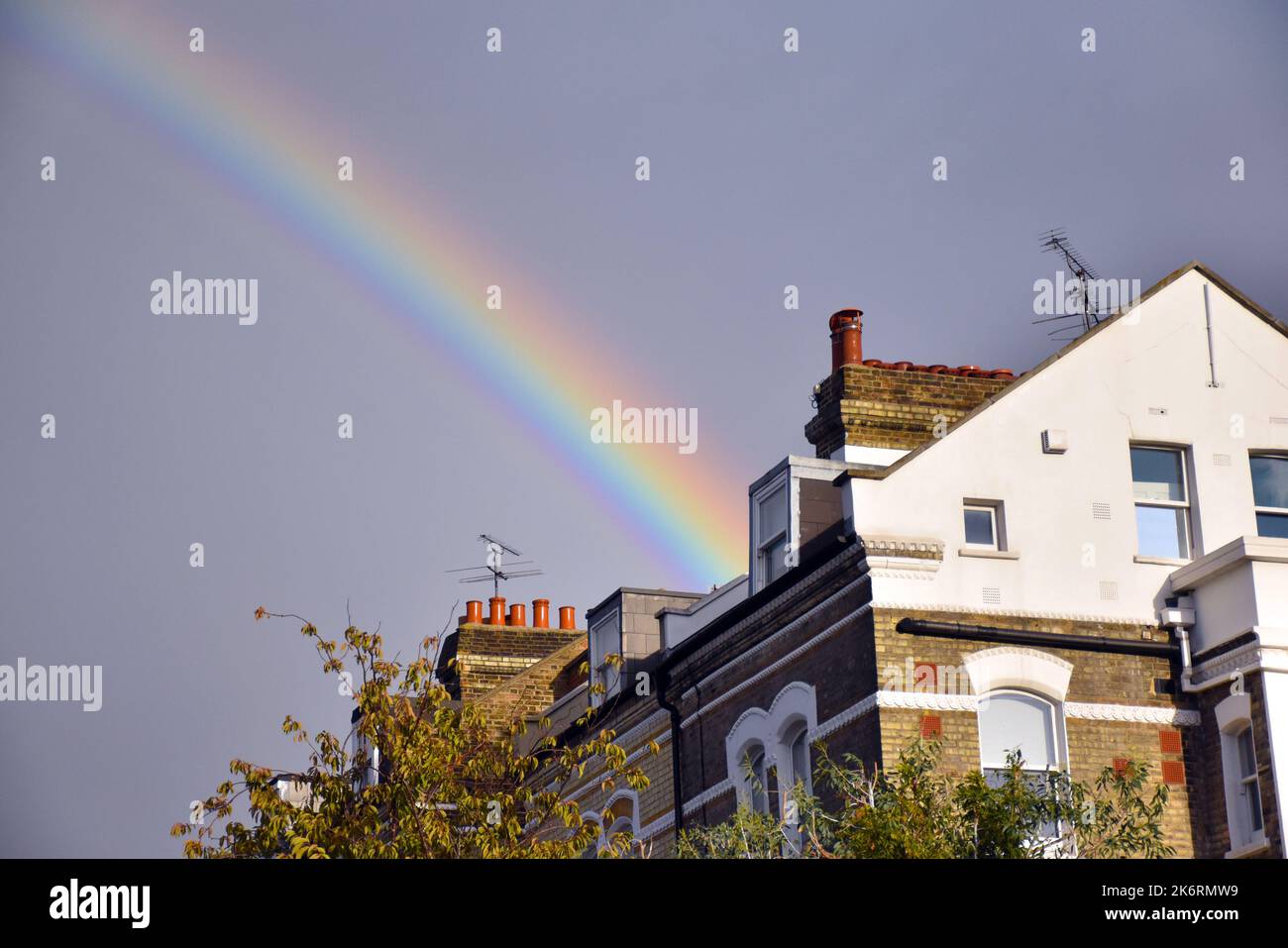 Londres, Royaume-Uni, 15 oct 2022 Sunshine and averses in Battersea . Credit: JOHNNY ARMSTEAD/Alamy Live News Banque D'Images