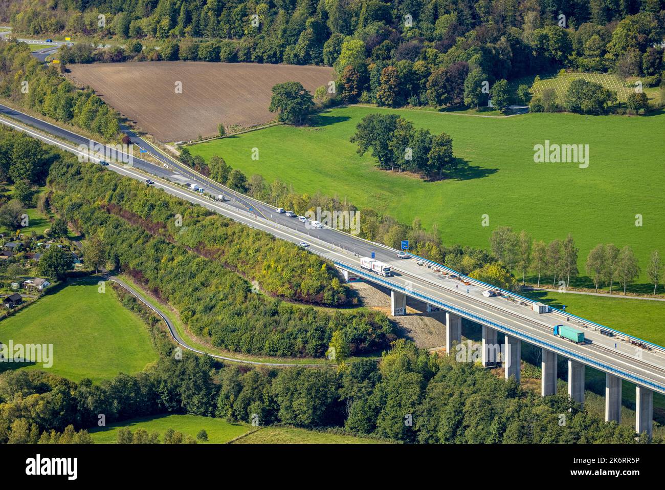 Vue aérienne, chantier de construction à la sortie Meschede de l'autoroute A46, viaduc, Eversberg, Meschede, Sauerland, Rhénanie-du-Nord-Westphalie, Allemagne, Haut Banque D'Images