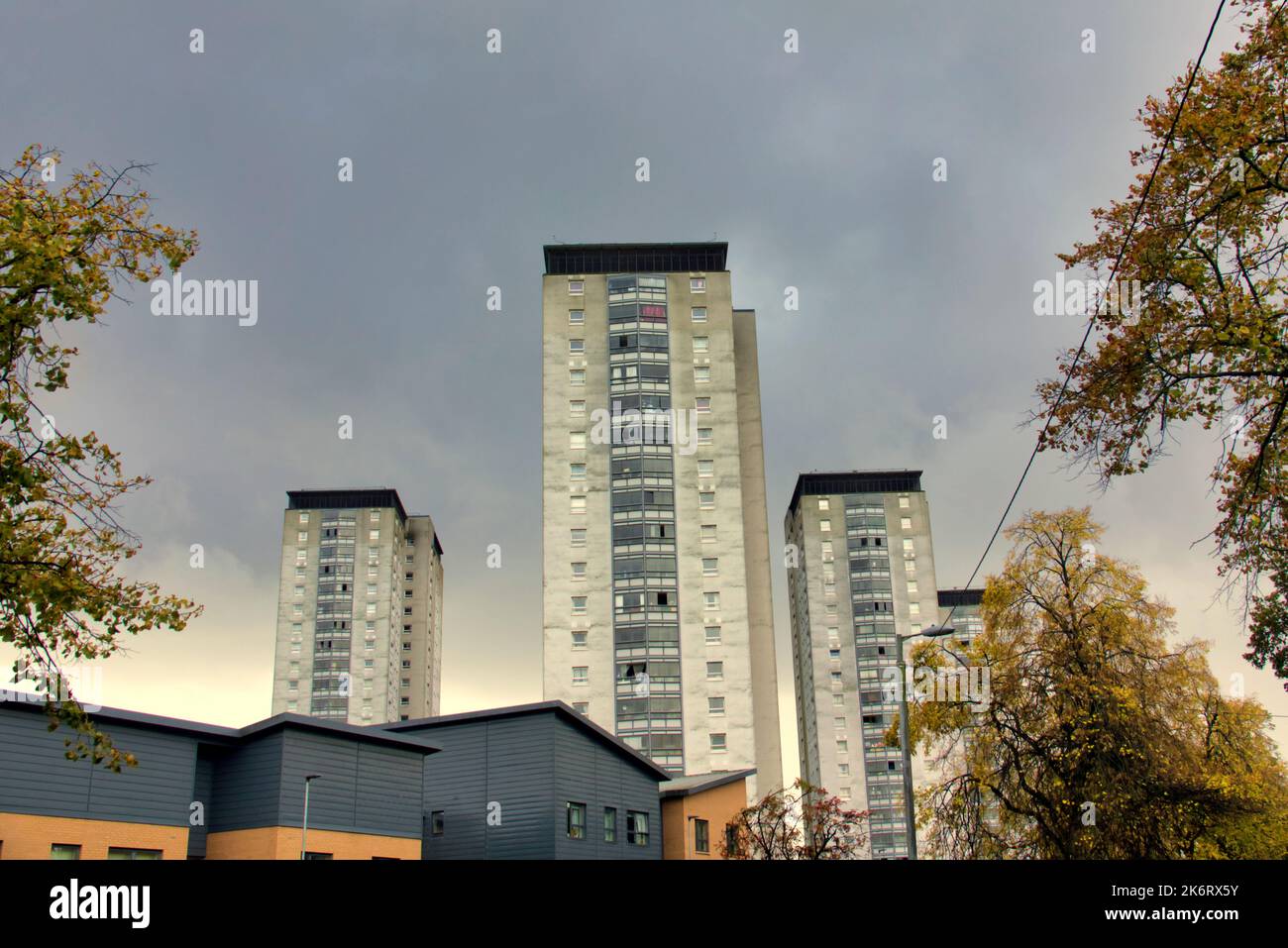 Lincoln avenue council abritant une architecture brutaliste tours modernes en béton Glasgow, Écosse, Royaume-Uni Banque D'Images