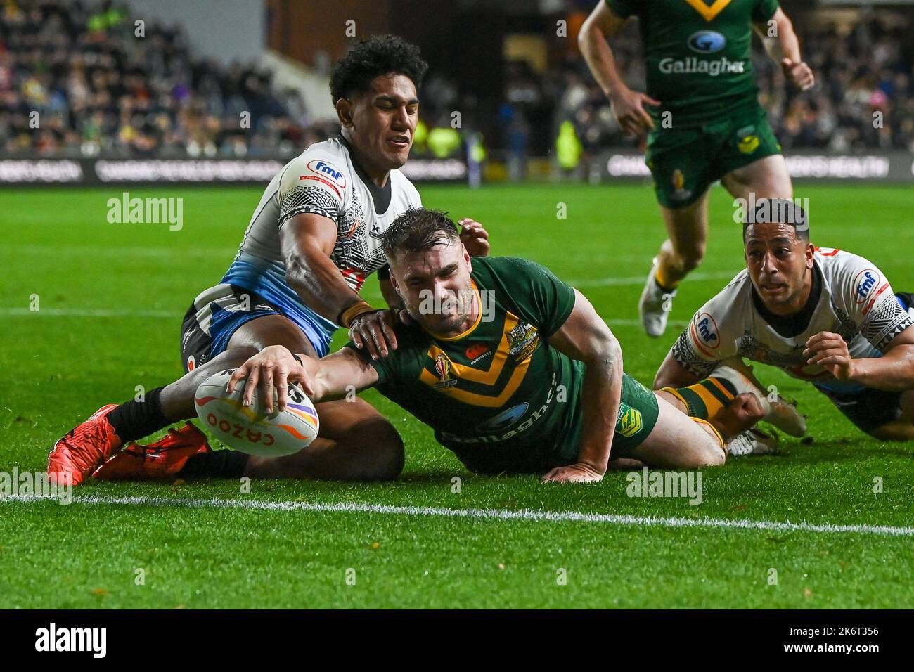 Angus Crichton, d'Australie, se rend à l'épreuve lors de la coupe du monde de rugby 2021 match Australie contre Fidji au stade Headingley, Leeds, Royaume-Uni, 15th octobre 2022 (photo de Craig Thomas/News Images) à, le 10/15/2022. (Photo de Craig Thomas/News Images/Sipa USA) crédit: SIPA USA/Alay Live News Banque D'Images