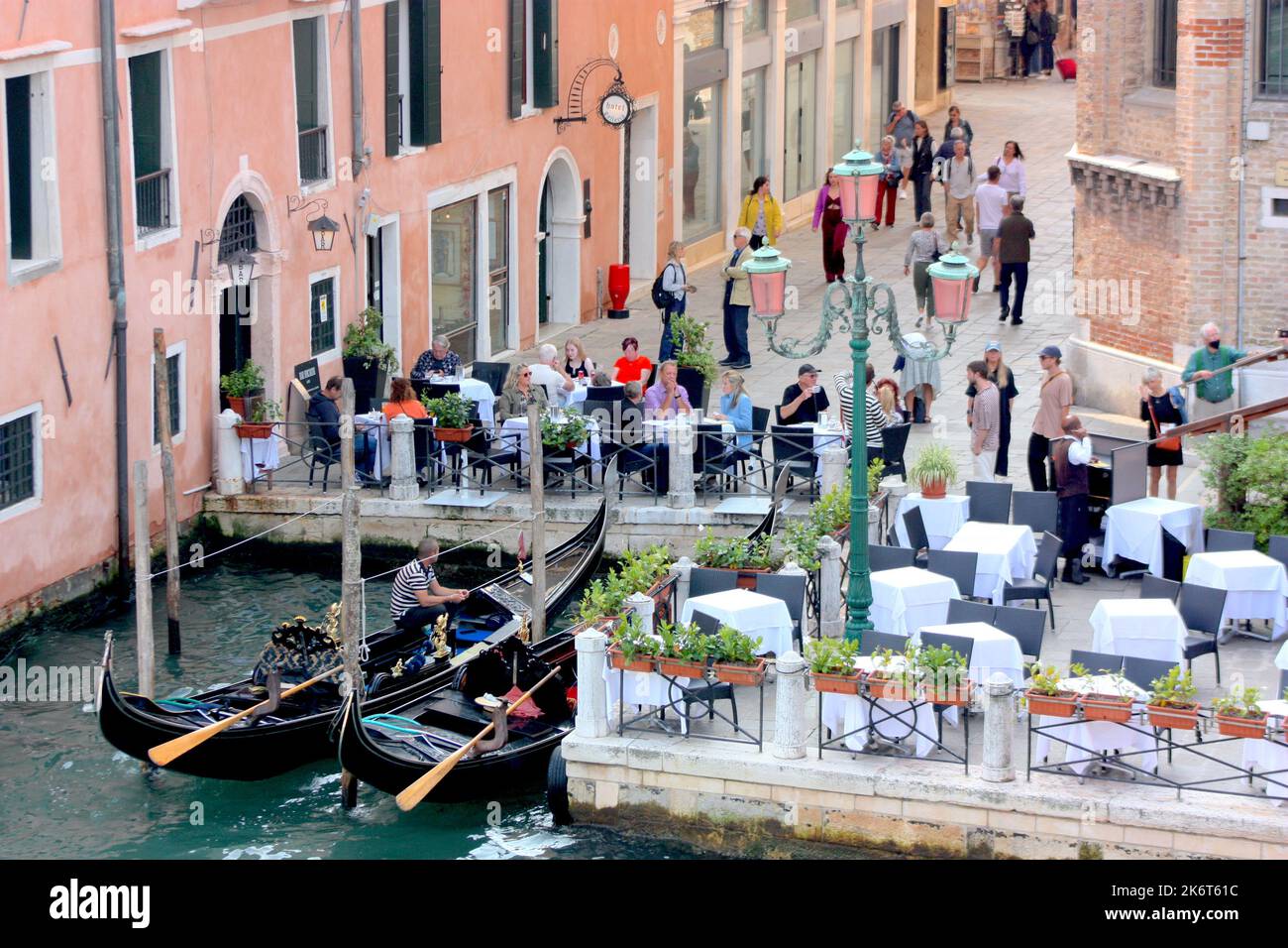 Gondoles sur les canaux de Venise Banque D'Images