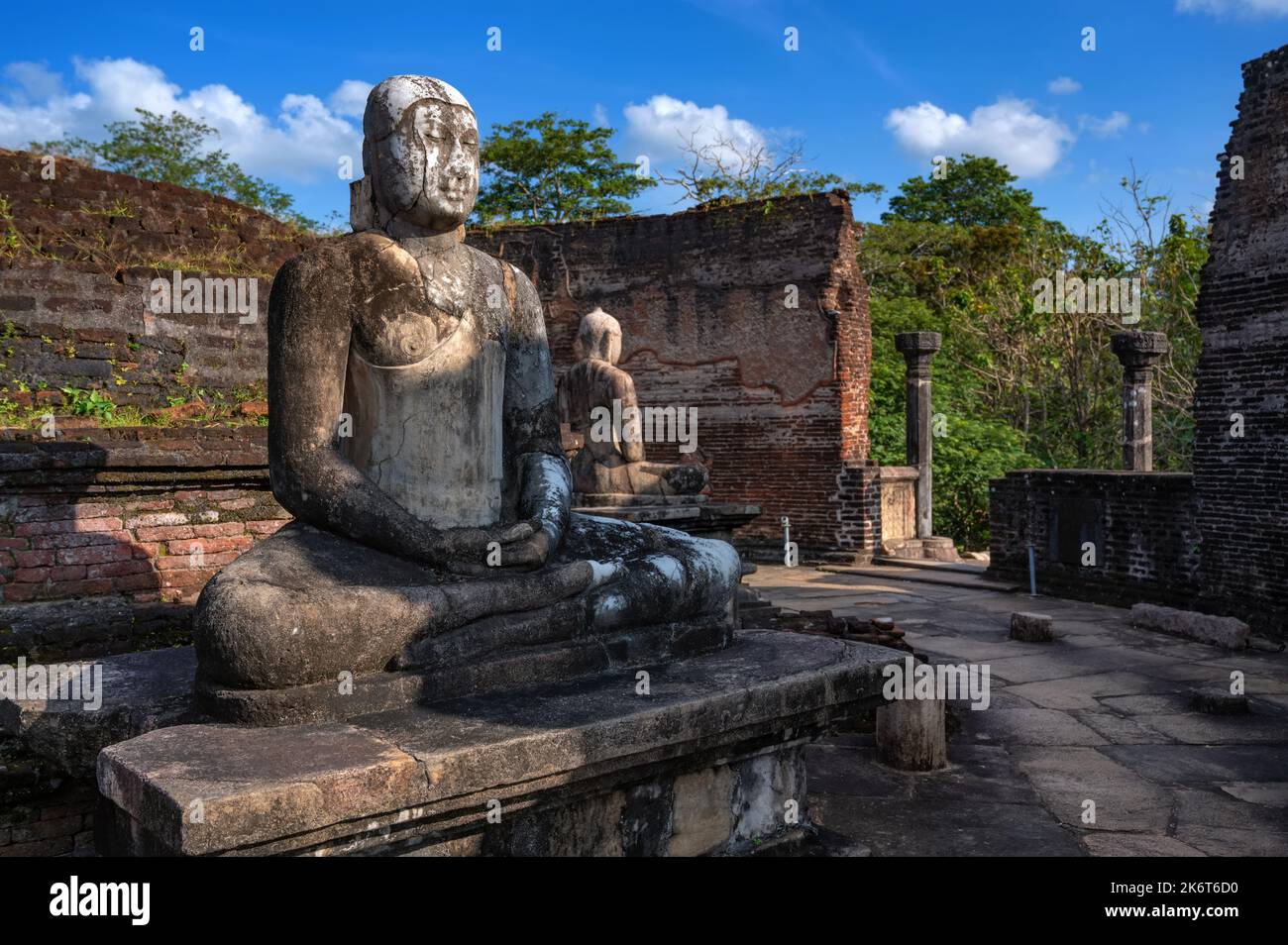 Sculpture de Bouddha à Vatadage ruines anciennes de Polonnaruwa ancienne capitale du Sri Lanka. Banque D'Images