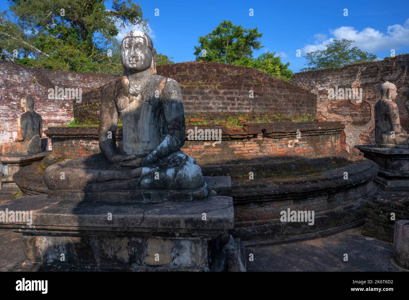 Sculpture de Bouddha à Vatadage ruines anciennes de Polonnaruwa ancienne capitale du Sri Lanka. Banque D'Images