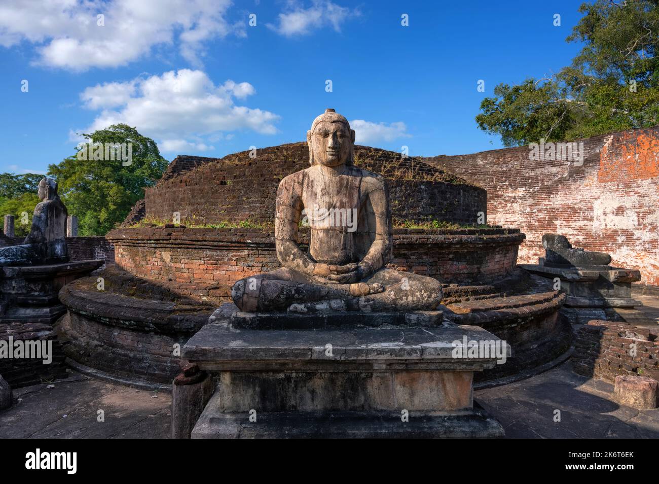 Sculpture de Bouddha à Vatadage ruines anciennes de Polonnaruwa ancienne capitale du Sri Lanka. Banque D'Images