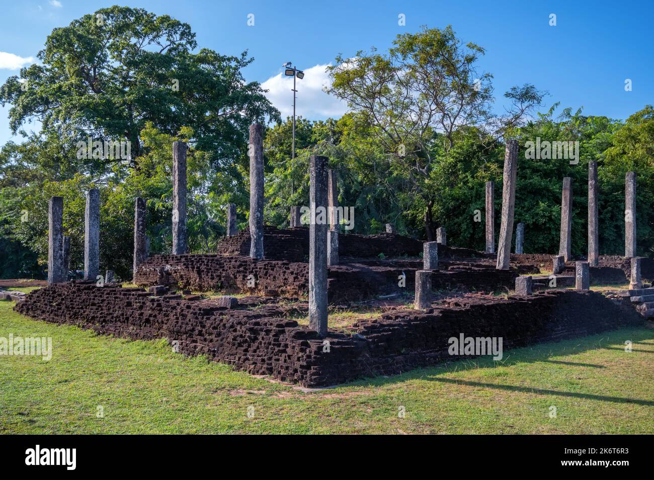 Ruines antiques de Polonnaruwa ancienne capitale du Sri Lanka. Banque D'Images