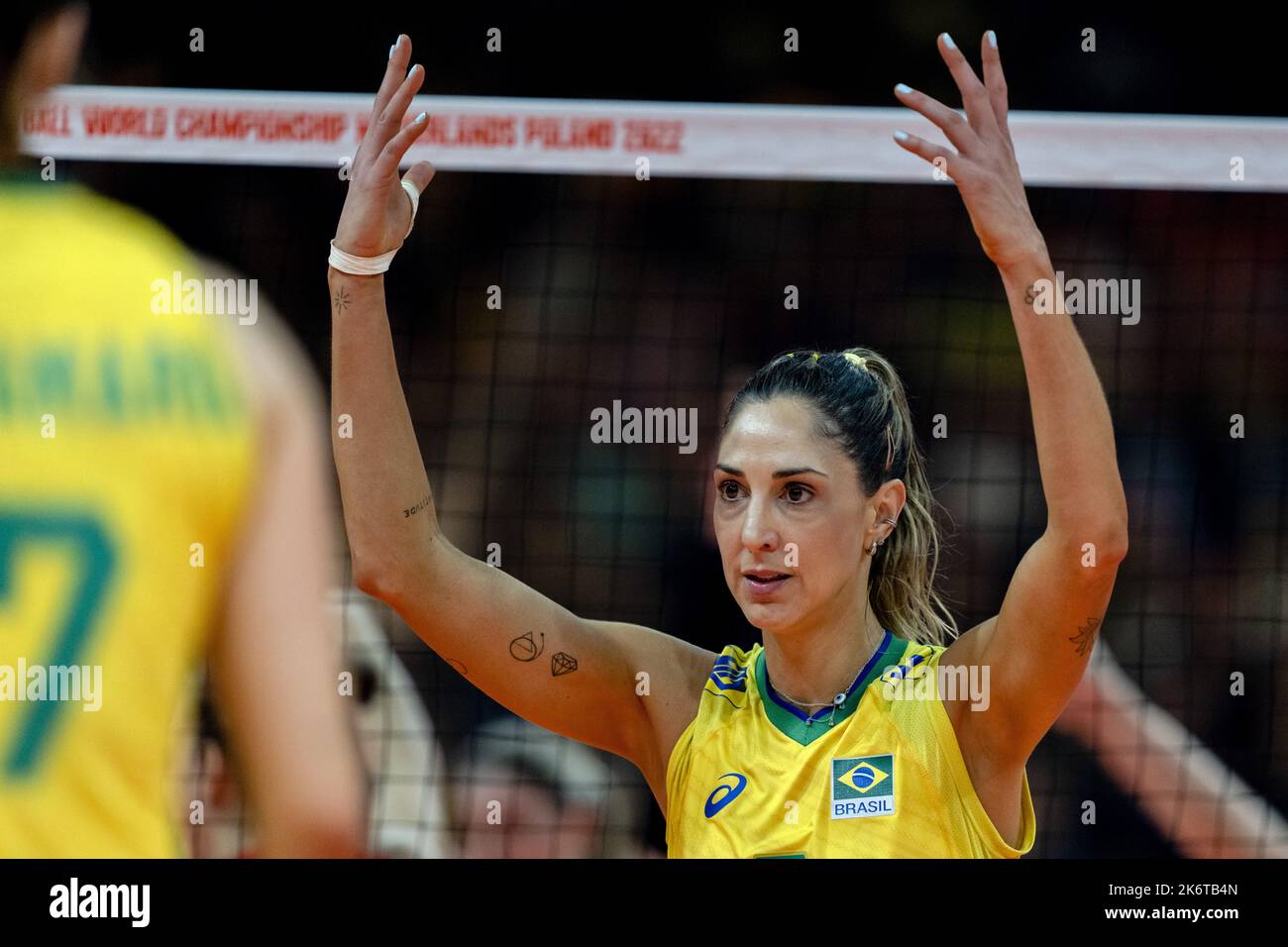 APELDOORN - Caroline de Oliveira Saad GATTAZ du Brésil dans le match contre la Serbie lors du dernier match de la coupe du monde de volley-ball à Omnisport Apeldoorn. ANP SANDER KING Banque D'Images