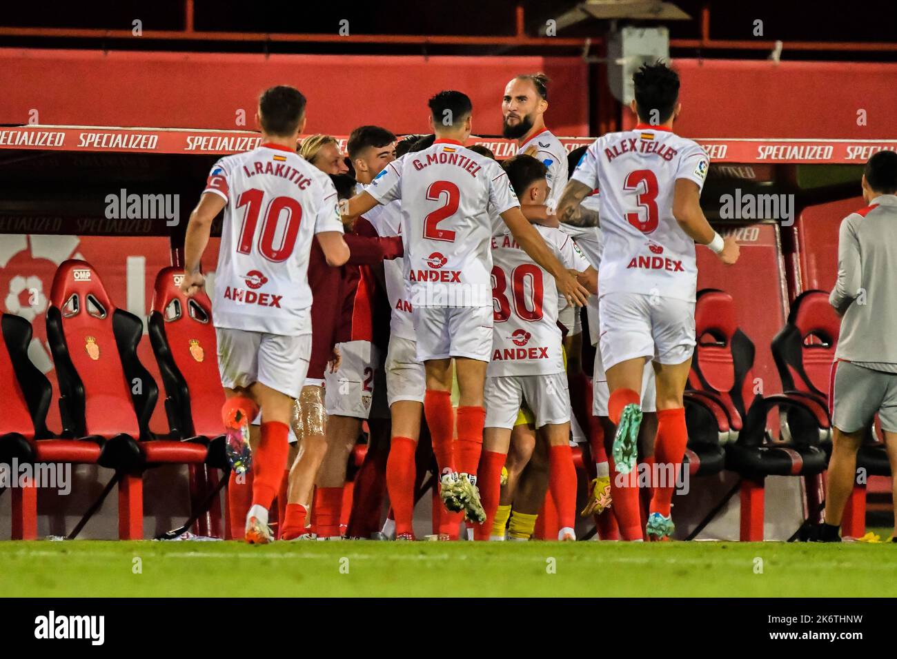 MALLORCA, ESPAGNE - OCTOBRE 15: Nemanja Gudelj de Séville CF célèbre après avoir marqué un but pendant le match entre le RCD Mallorca et Séville CF de la Liga Santander sur 15 octobre 2022 au stade son Moix de Majorque, Espagne. (Photo de Samuel Carreño/PxImages) crédit: PX Images/Alamy Live News Banque D'Images