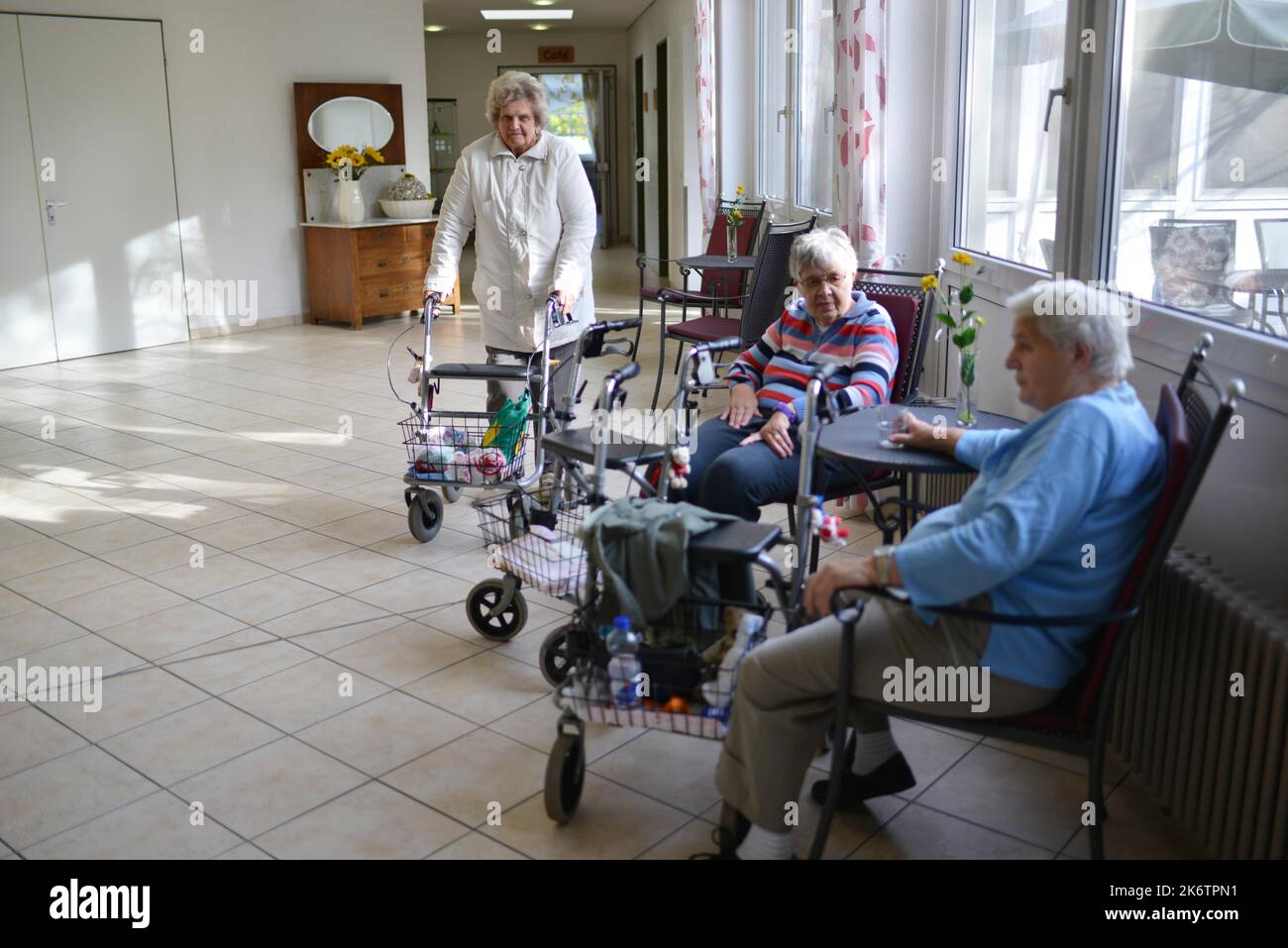 Les soins exemplaires dans les maisons des personnes âgées, comme ici dans le centre des personnes âgées de l'Arbeiterwohlfahrt (AWO), ne se trouvent pas partout. Le Banque D'Images