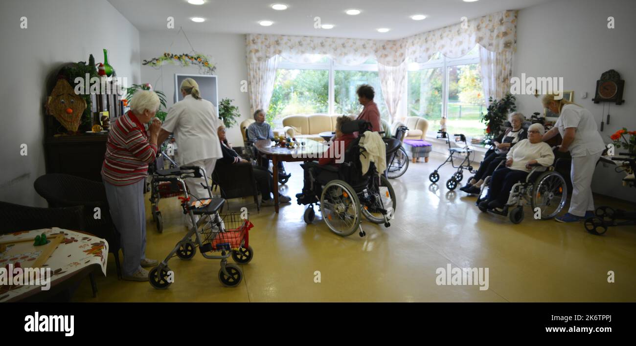 Les soins exemplaires dans les maisons des personnes âgées, comme ici dans le centre des personnes âgées de l'Arbeiterwohlfahrt (AWO), ne se trouvent pas partout. Le Banque D'Images