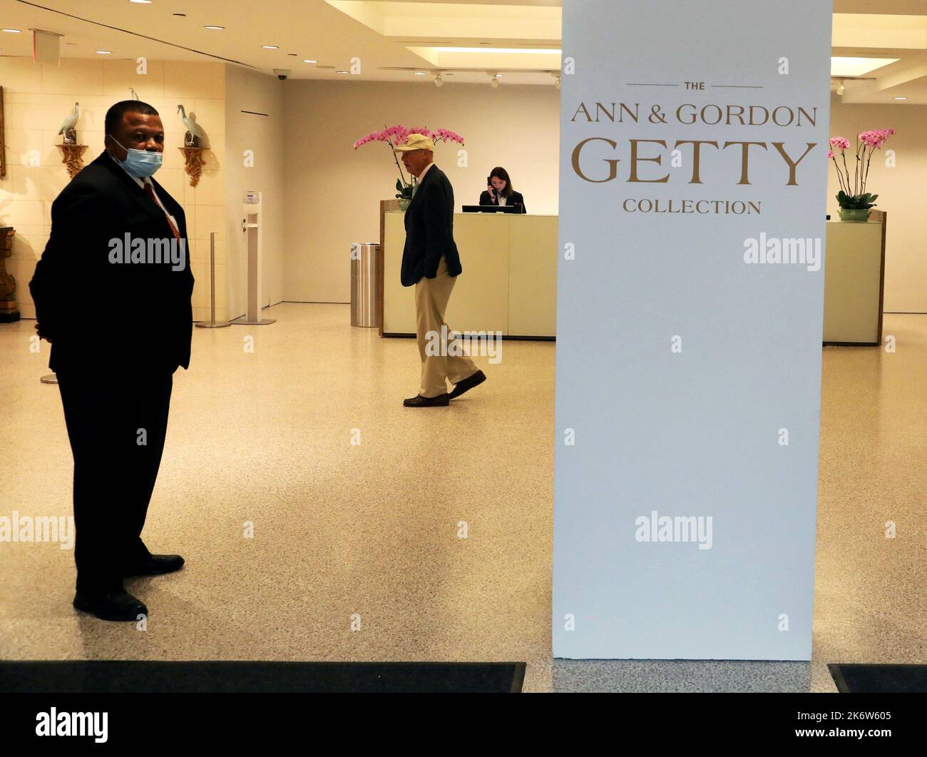 14 octobre 2022, New York, New York, Etats-Unis : vue sur l'enseigne de la collection Ann et Gordon Getty pour la vente aux enchères à venir à Christie's New York. Le mobilier, les objets et les œuvres d'art proviennent de la résidence Getty à San Francisco. La vente devrait atteindre plus de $180 millions de dollars, et le produit en sera tiré profit de la Fondation Ann et Gordon Getty pour les arts (Credit image: © Nancy Kaszerman/ZUMA Press Wire) Banque D'Images