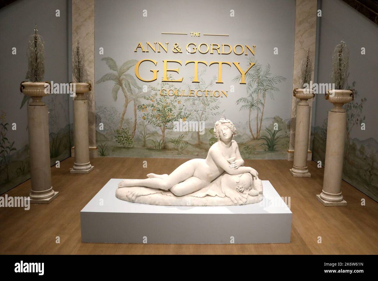 14 octobre 2022, New York, New York, Etats-Unis : vue sur l'enseigne de la collection Ann et Gordon Getty pour la vente aux enchères à venir à Christie's New York. Le mobilier, les objets et les œuvres d'art proviennent de la résidence Getty à San Francisco. La vente devrait atteindre plus de $180 millions de dollars, et le produit en sera tiré profit de la Fondation Ann et Gordon Getty pour les arts (Credit image: © Nancy Kaszerman/ZUMA Press Wire) Banque D'Images