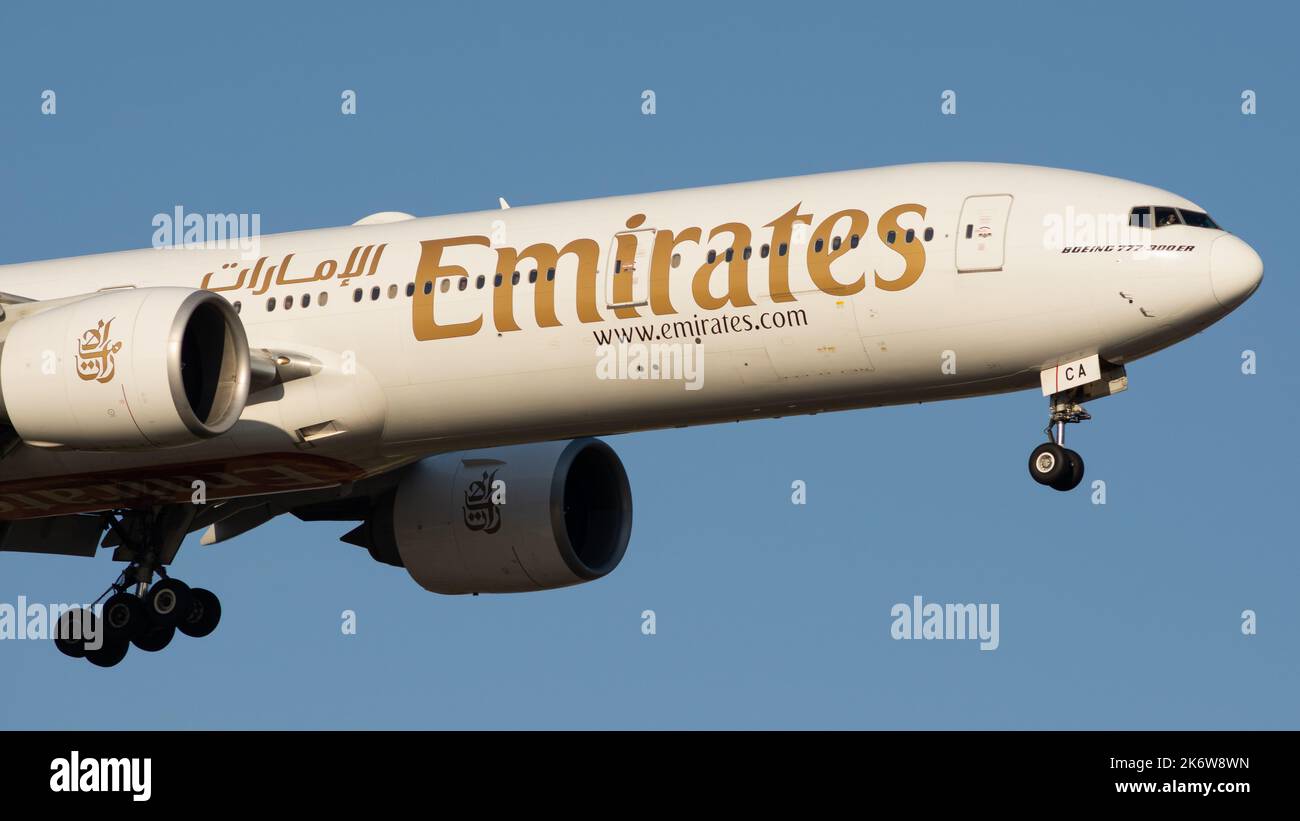 Boeing 777 d'Emirates Airlines sur la répartition à l'aéroport de Perth, Australie occidentale Banque D'Images