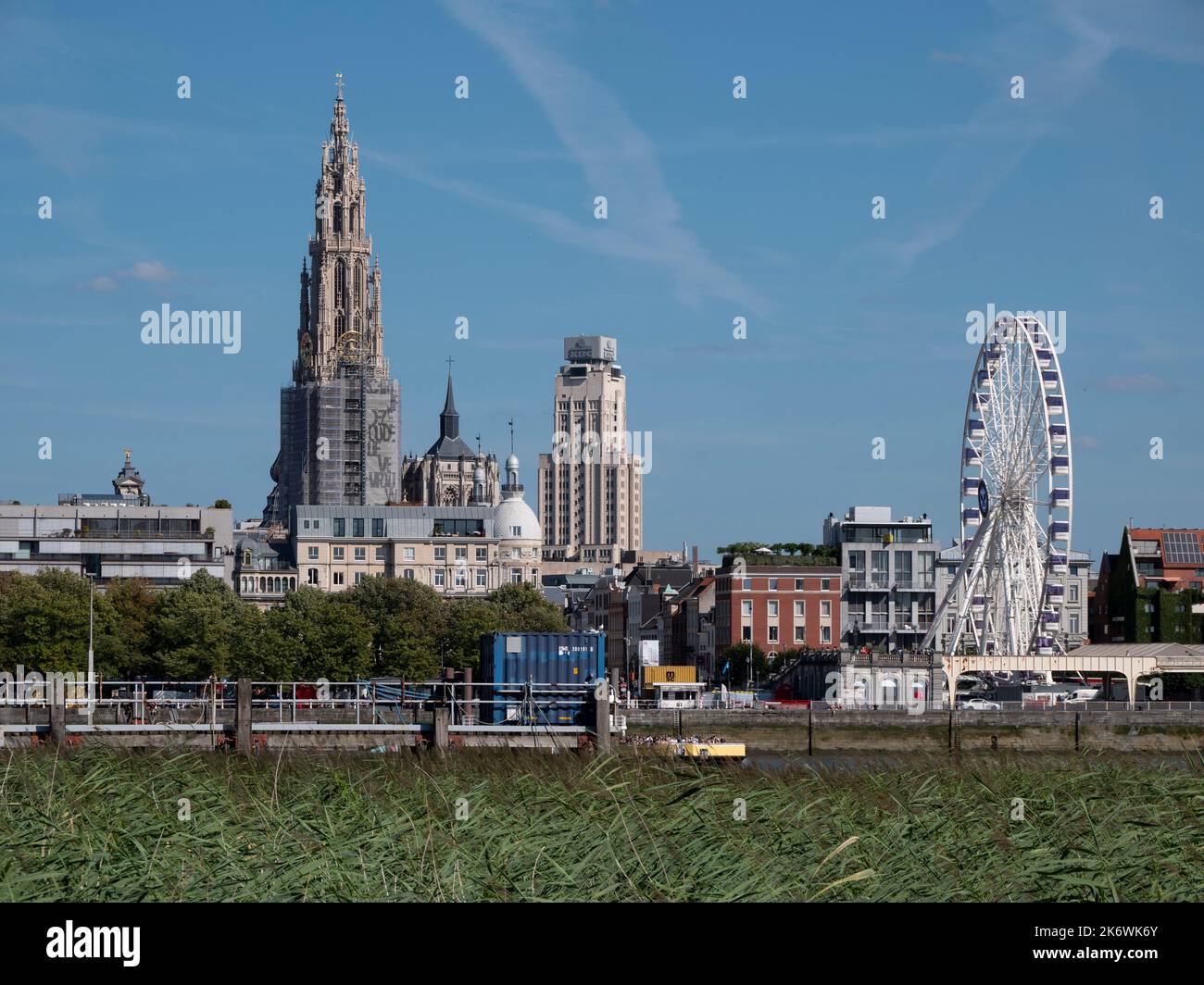 Anvers, Belgique, 24 juillet 2022, Paysage horizontal photo de l'horizon Anvers rive droite Banque D'Images