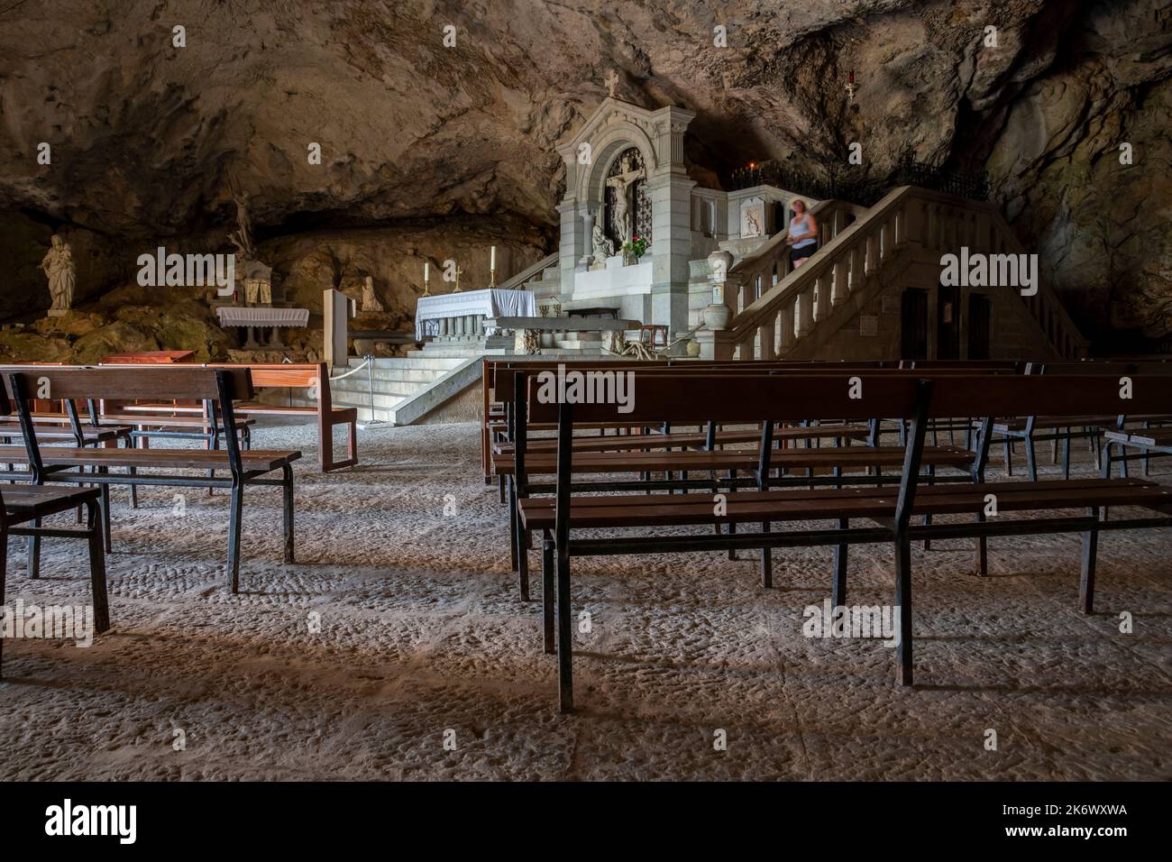 À l'intérieur de la grotte du Sanctuaire de St. Mary Magdalene, Var, France Banque D'Images