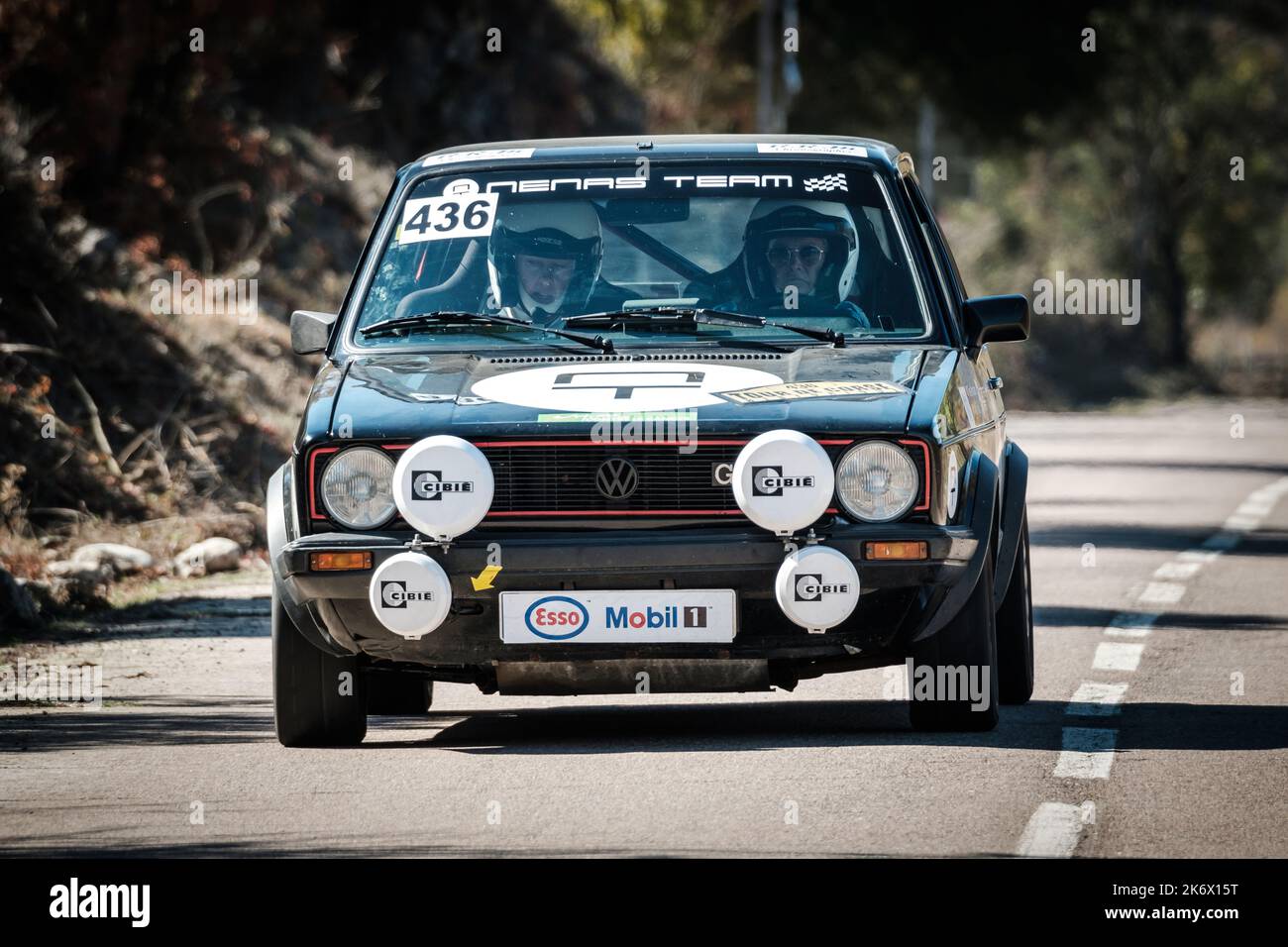 Novella, Corse, France - 7th octobre 2022 : Maria Teresa Armandans Vidal et Anna vives Tallo concourent dans leur Golf Volkswagen GTI lors du Tour d 2022 Banque D'Images