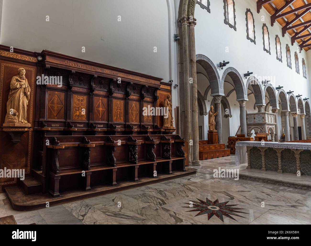 La cathédrale de San Clemente est le lieu de culte principal dans la ville de Teano, en Campanie, et le siège du diocèse de Teano-Calvi Banque D'Images