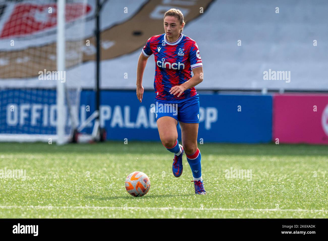 Bromley, Royaume-Uni. 16th octobre 2022. Hayes Lane, Bromley, Angleterre, oct 31st 2021 le défenseur du Crystal Palace Lizzie Waldie (12) court avec le ballon pendant le match de championnat Barclays FA Womens entre Crystal Palace et Sunderland à Hayes Lane, Bromley, Angleterre. (Stephen Flynn/SPP) crédit: SPP Sport Press photo. /Alamy Live News Credit: SPP Sport Press photo. /Alamy Live News Banque D'Images