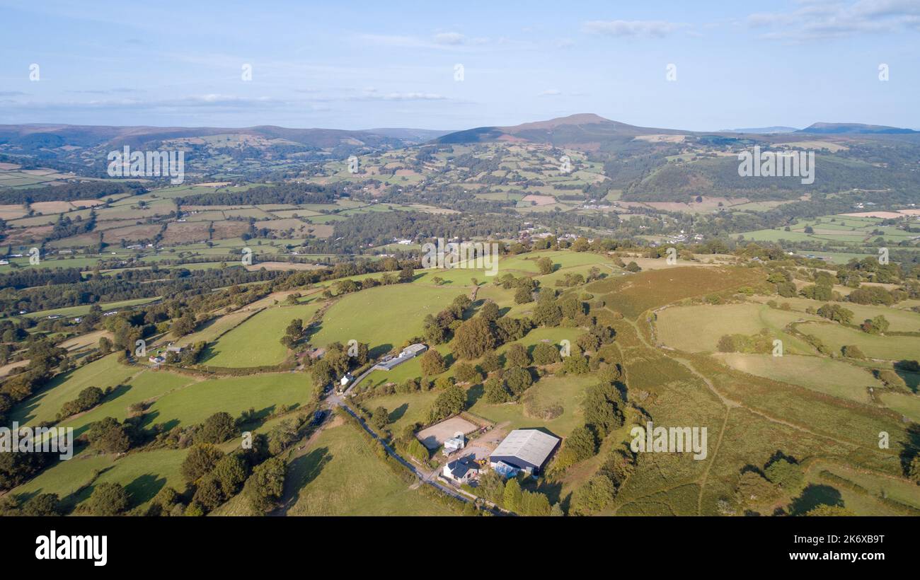 Vue aérienne du paysage agricole près de Crickhowell, Usk Valley, Powys, pays de Galles, Royaume-Uni Banque D'Images