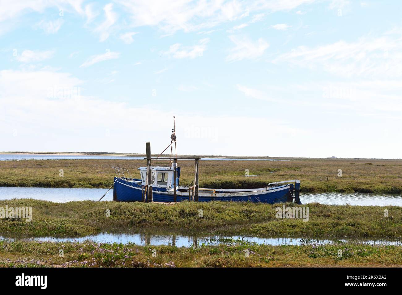 Bateau amarré à Thornham Harbour, Norfolk, Royaume-Uni Banque D'Images