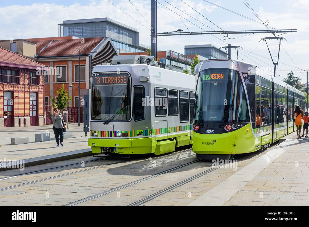 Frankreich, St-Etienne, Straßenbahn T3,T2 Gare St-Etienne // France, St-Etienne, tramway, tramway T3,T2 Gare St-Etienne Banque D'Images