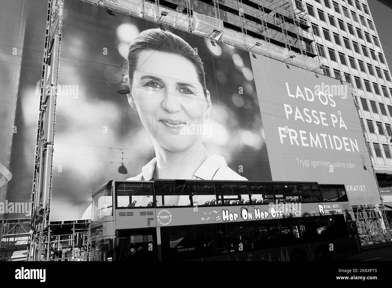 Copenahgen /Danemark/16 octobre 2022/Denmarks Premier ministre Mme mette Frederiksen leader du parti social-démocrate et candidat au poste de Premier ministre et de panneau d'affichage pour la réélection dans la capitale danoise...(photo. Francis Joseph Dean/Dean photos. Banque D'Images