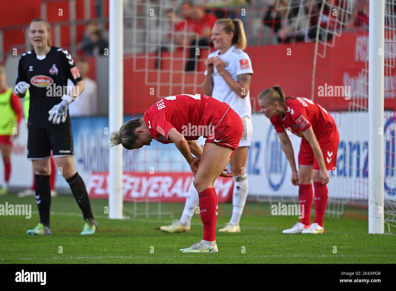 Munich, Allemagne. 16th octobre 2022. Koelner joueurs, déçu, frustré, abattu, football FlyerAlarm femmes Bundesliga saison 2022/2023, 4th match, matchday04, FC Bayern Munich - 1.FC Cologne 4-0 sur 16 octobre 2022, FC Bayern Campus. ? Credit: dpa/Alay Live News Banque D'Images