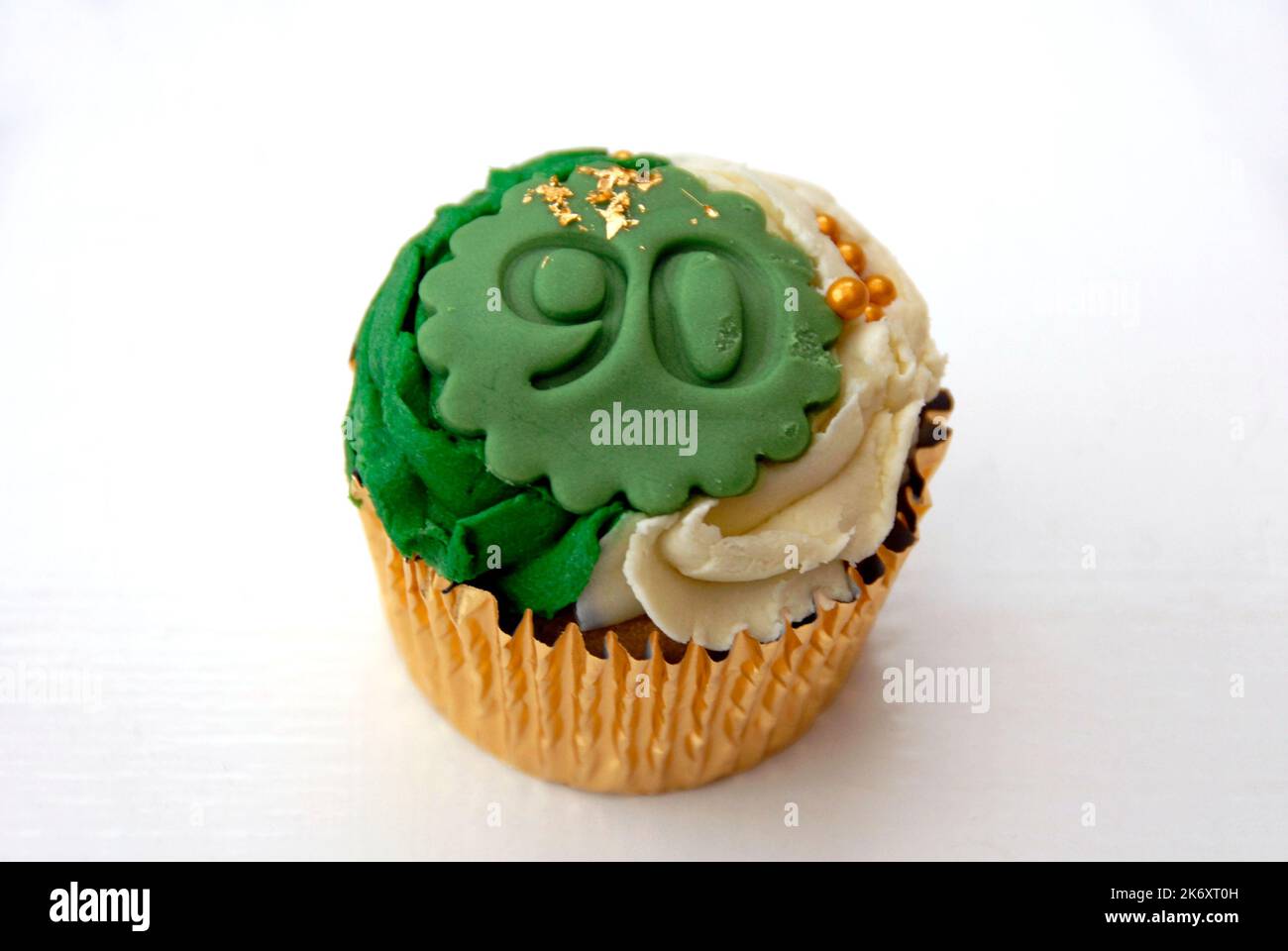 Tasse de gâteau pour célébrer l'anniversaire de 90th Banque D'Images