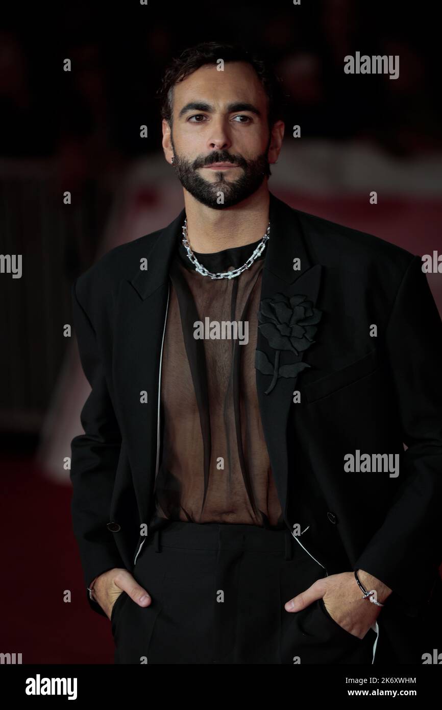 Rome, Italie - 13 octobre 2022: Le chanteur italien Marco Mengoni assiste au tapis rouge du film 'il Colibrì' pendant de Rome film Fest 2022. Banque D'Images