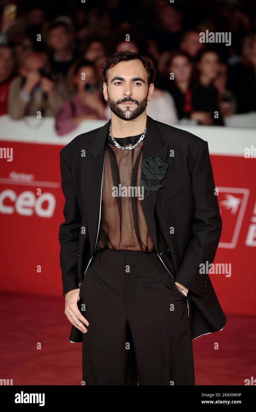 Rome, Italie - 13 octobre 2022: Le chanteur italien Marco Mengoni assiste au tapis rouge du film 'il Colibrì' pendant de Rome film Fest 2022. Banque D'Images