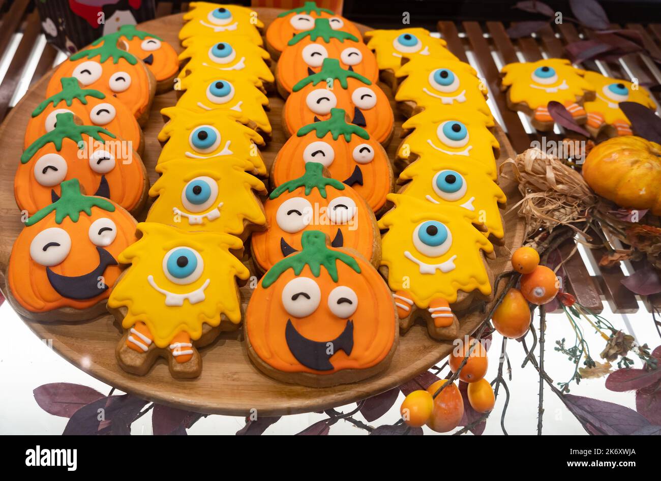 Vue rapprochée de divers types de cookies pour Halloween. Banque D'Images