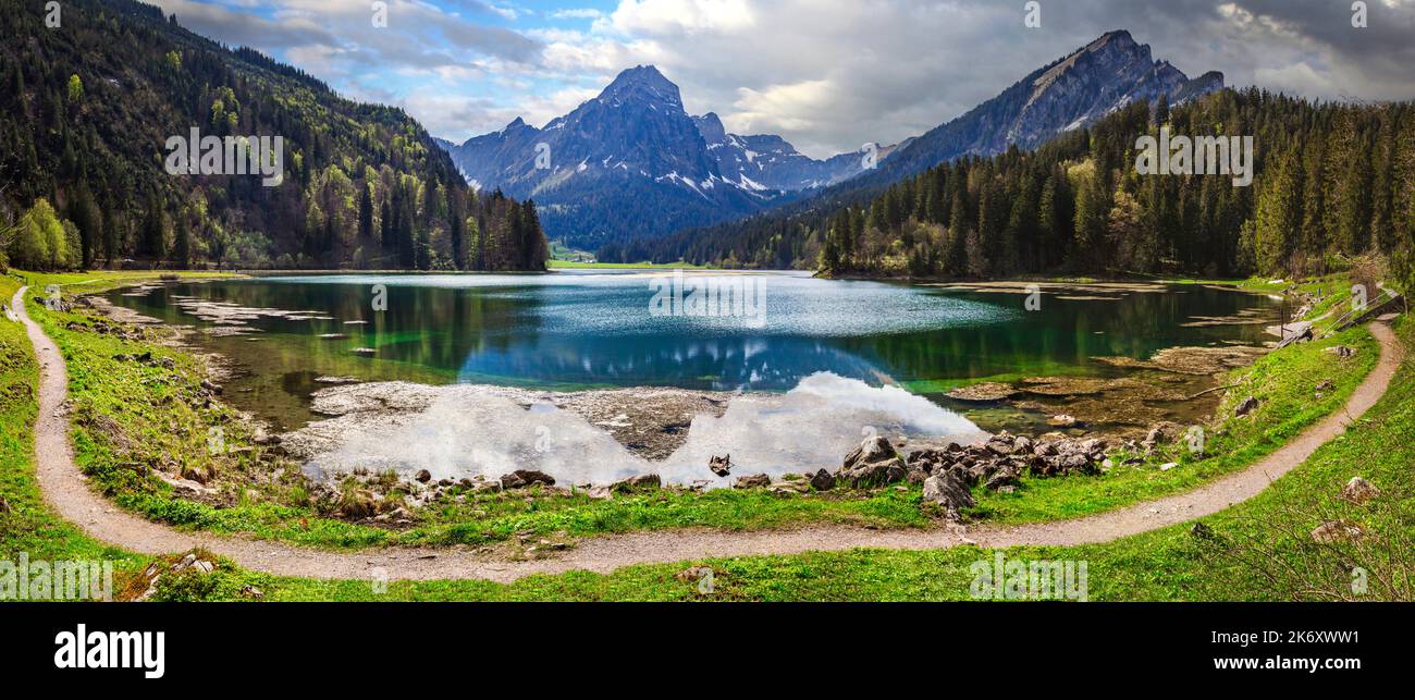 Paysages étonnants des Alpes suisses. Pittoresque lac de montagne Obersee, Suisse paysage nature Banque D'Images