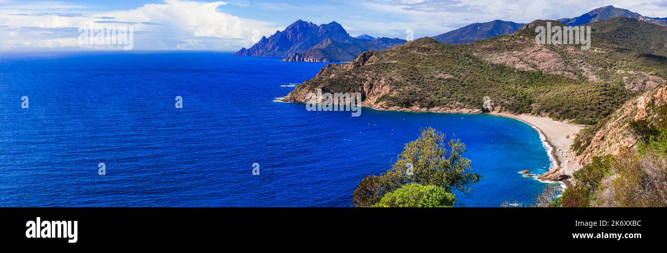 Corse, France. Pittoresque partie ouest du golfe de Porto. Parc national des Calanques della Piana, célèbre pour ses paysages sauvages et ses rochers rouges Banque D'Images