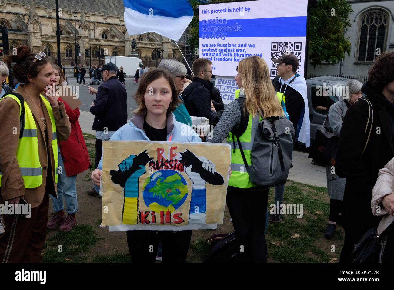 Londres, Royaume-Uni. 16 OCTOBRE 2022. Les Russes contre la guerre en Ukraine protestent sur la place du Parlement. Crédit: Joao Daniel Pereira/Alay Live News Banque D'Images