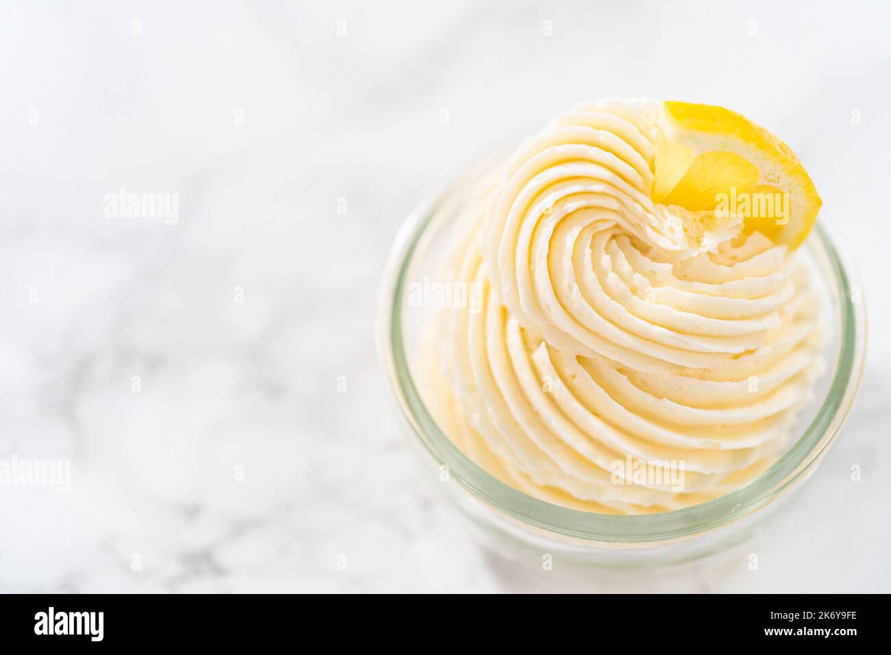 Crème Buttercream citron Banque D'Images