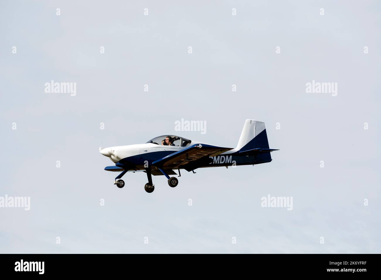 Vans RV-9 atterrissage à l'aérodrome de Wellesbourne, Warwickshire, Royaume-Uni (G-CMDM) Banque D'Images