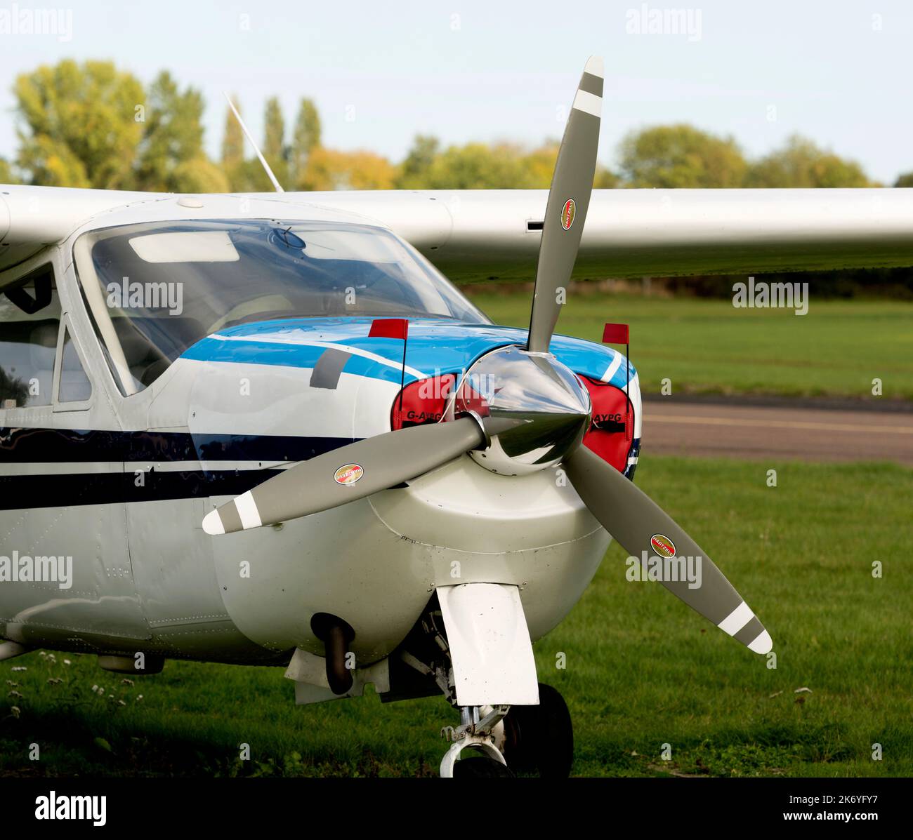 Hélice à bord d'un Cessna F177RG. Banque D'Images