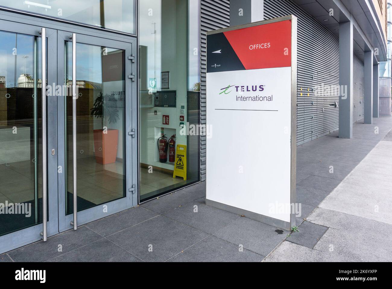 Les bureaux de Telus International, point Village, Dublin, Irlande. Fournisseur de solutions d'assistance technique et d'expérience client multilingues. Banque D'Images