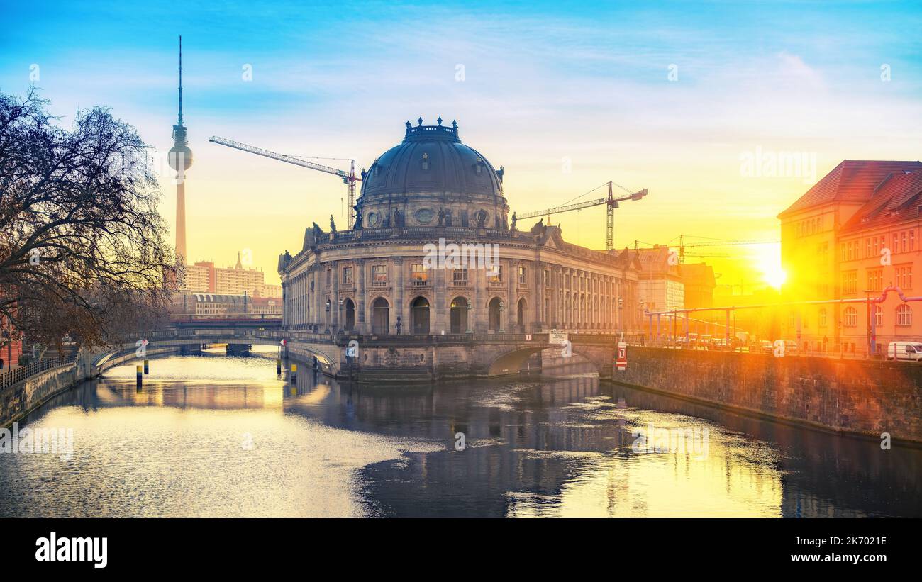 Museum Island à Berlin au lever du soleil Banque D'Images