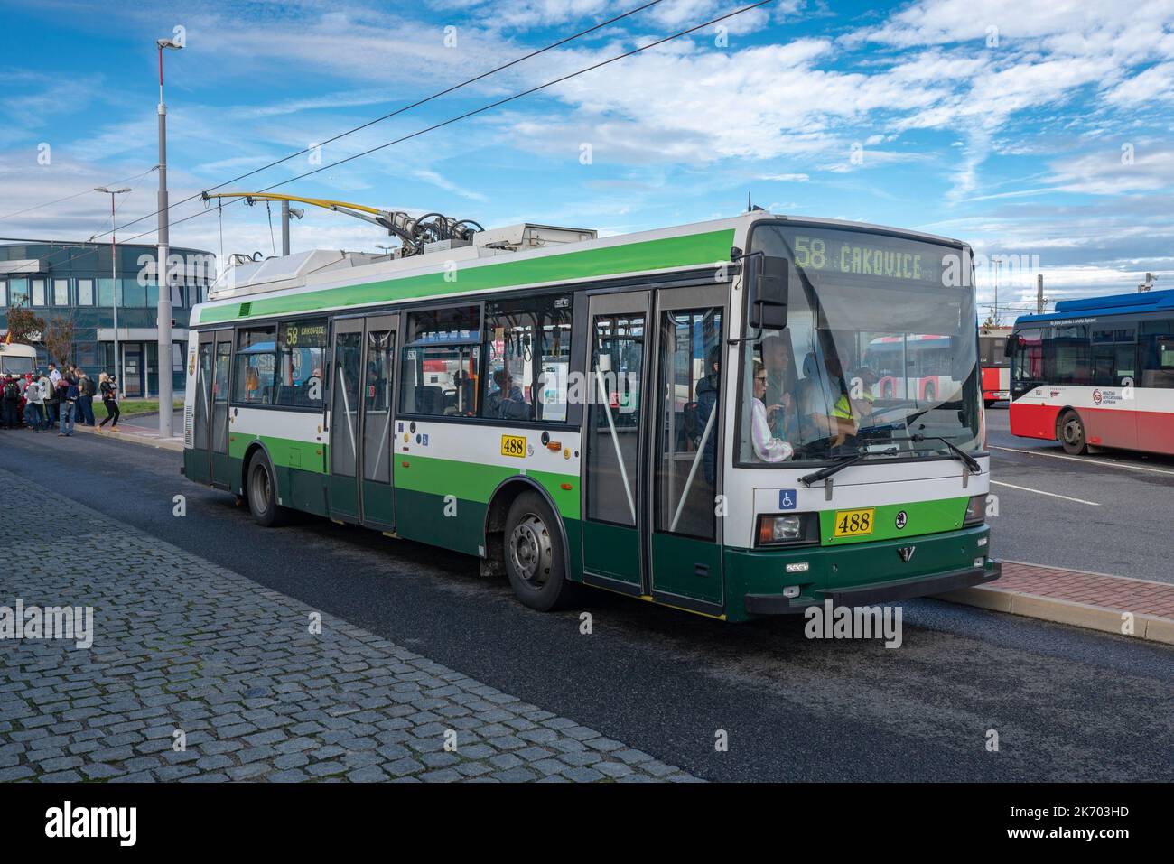 Trolleybus tchèque en plein air. Type Škoda 21tr produit par la société Škoda Ostrov en 2990s et 2000s. Banque D'Images