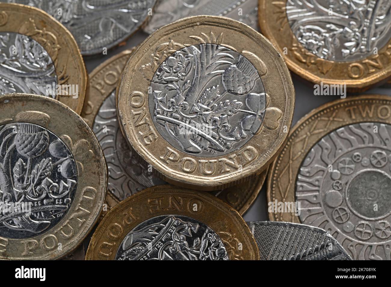 Gros plan d'une pièce de monnaie britannique de £1. Concept de richesse et d'argent Banque D'Images
