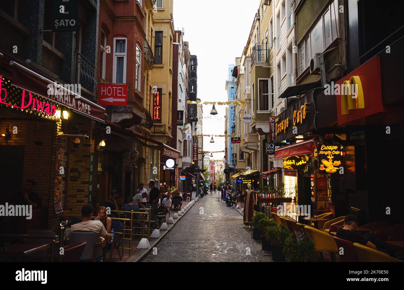 Rue Bekar colorée à Istanbul près de la place Taksim Banque D'Images