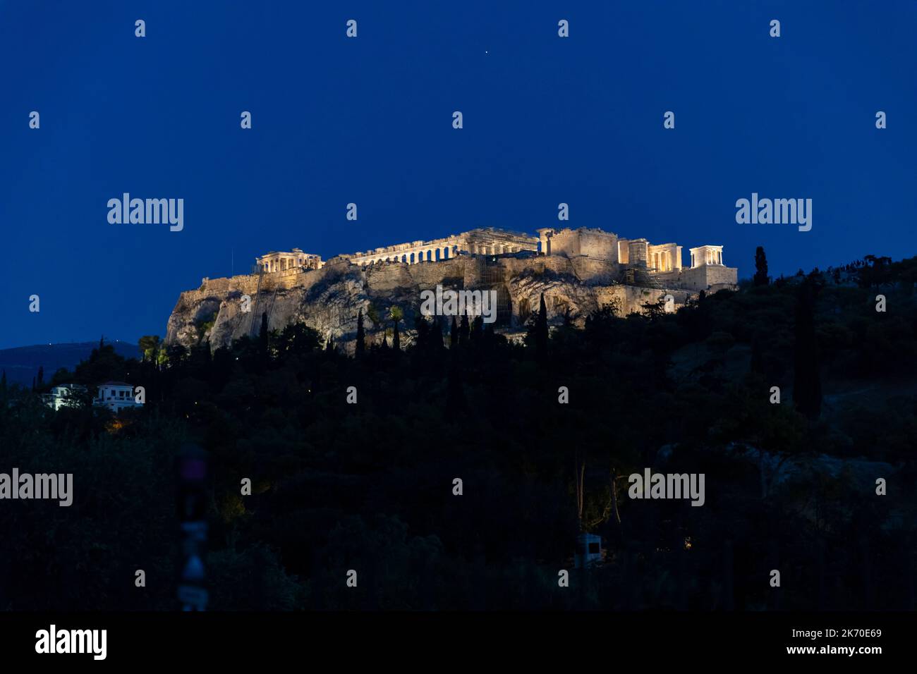 Vue sur l'Acropole et le Parthénon la nuit Banque D'Images