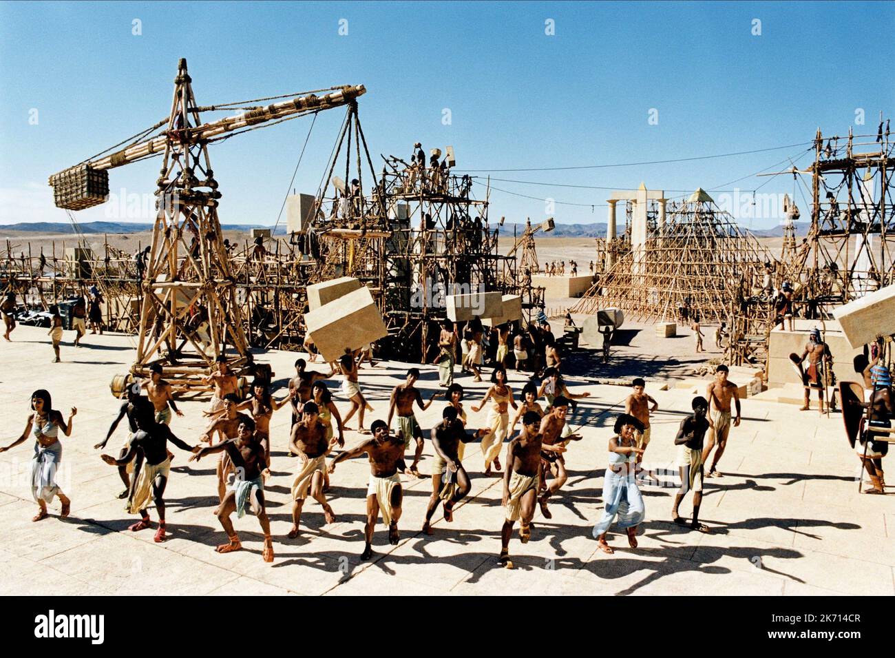 SCÈNE DE CONSTRUCTION PYRAMIDALE, ASTÉRIX ET OBELIX : MISSION CLEOPATRA, 2002 Banque D'Images