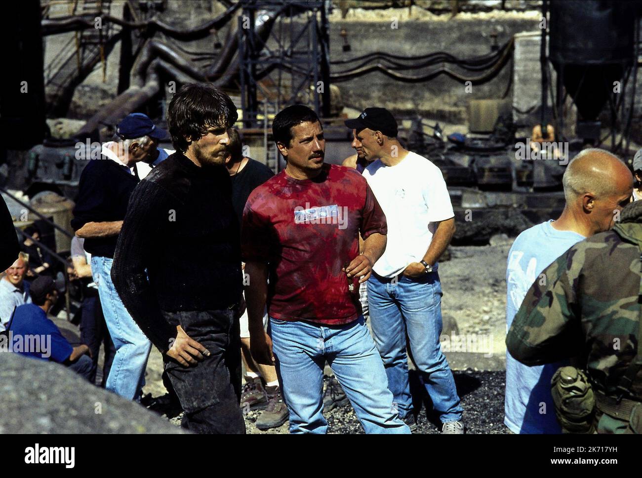 CHRISTIAN BALE, ROB BOWMAN, RÈGNE DU FEU, 2002 Banque D'Images