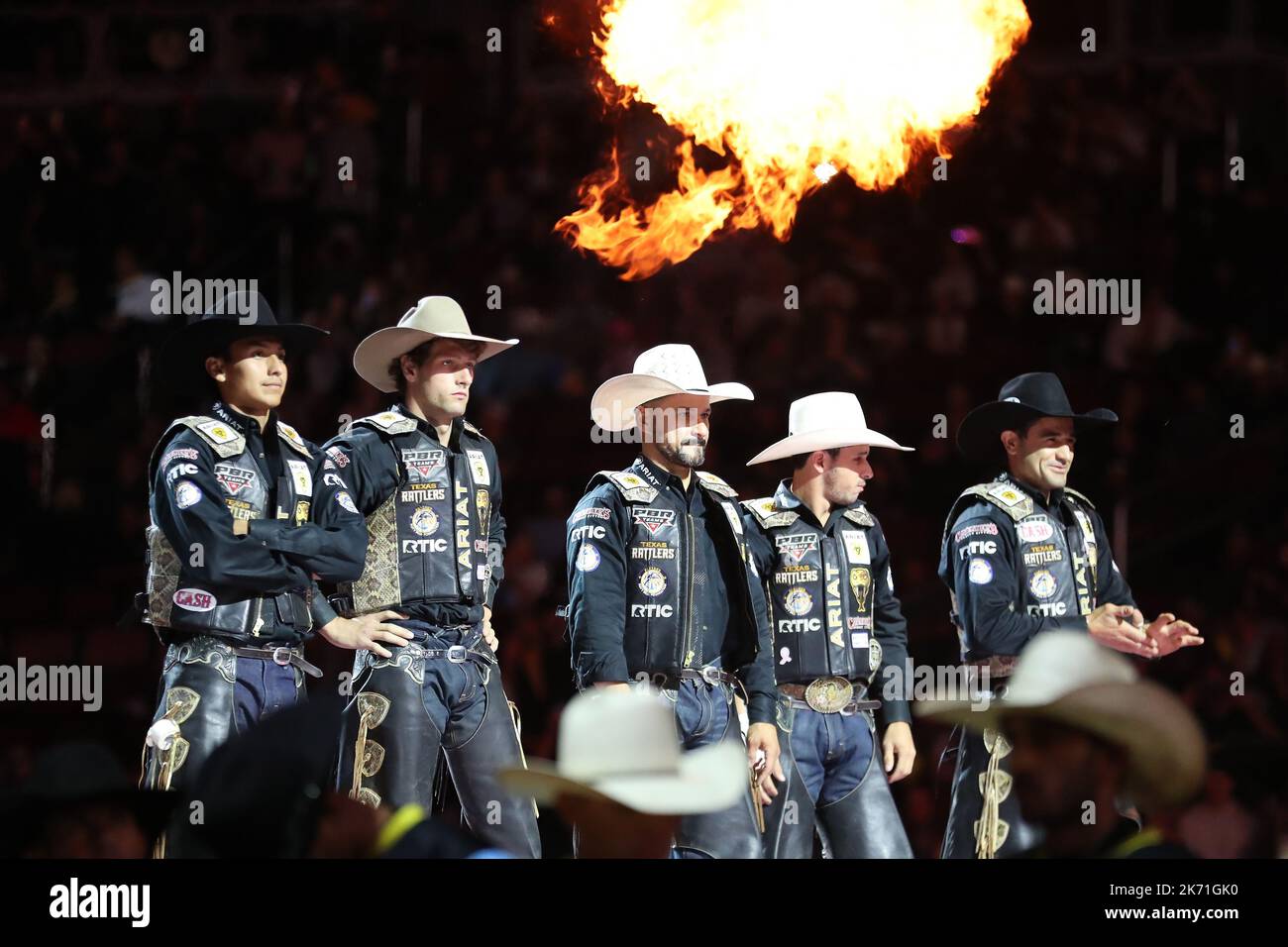 GLENDALE, AZ - OCTOBRE 15 : les Texas Rattlers sont présentés à la foule pendant les jours de Rider de crête de PBR à l'arène de diamant de désert sur 15 octobre 2022 à Glendale, AZ, États-Unis.(photo par Alejandro Salazar/PxImages) crédit : PX Images/Alamy Live News Banque D'Images