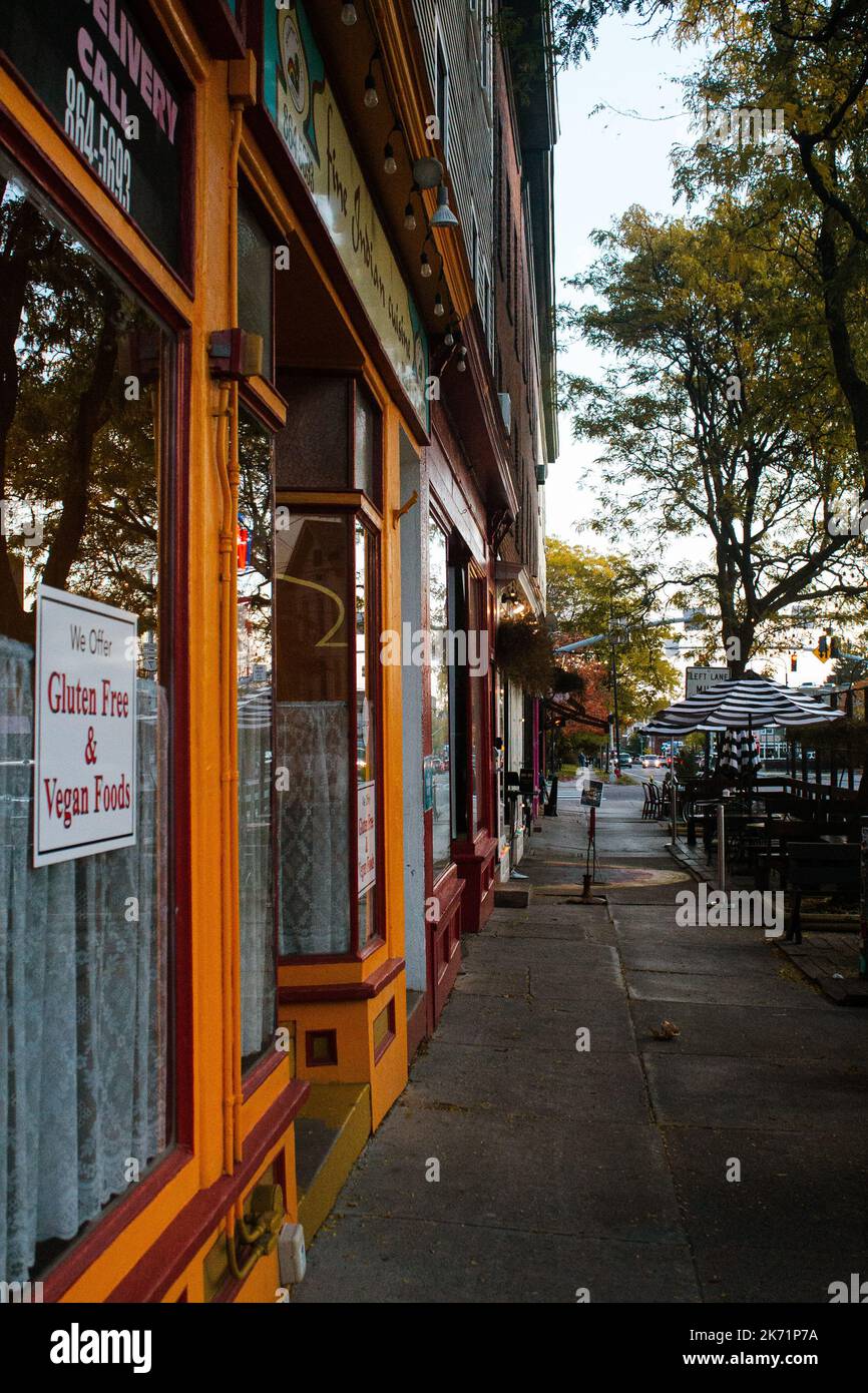 Entreprises locales au centre-ville. Prise dans le Vermont dans la belle Nouvelle-Angleterre. Banque D'Images Entreprises locales au centre-ville. Prise dans le Vermont dans la belle Nouvelle-Angleterre. Banque D'Images