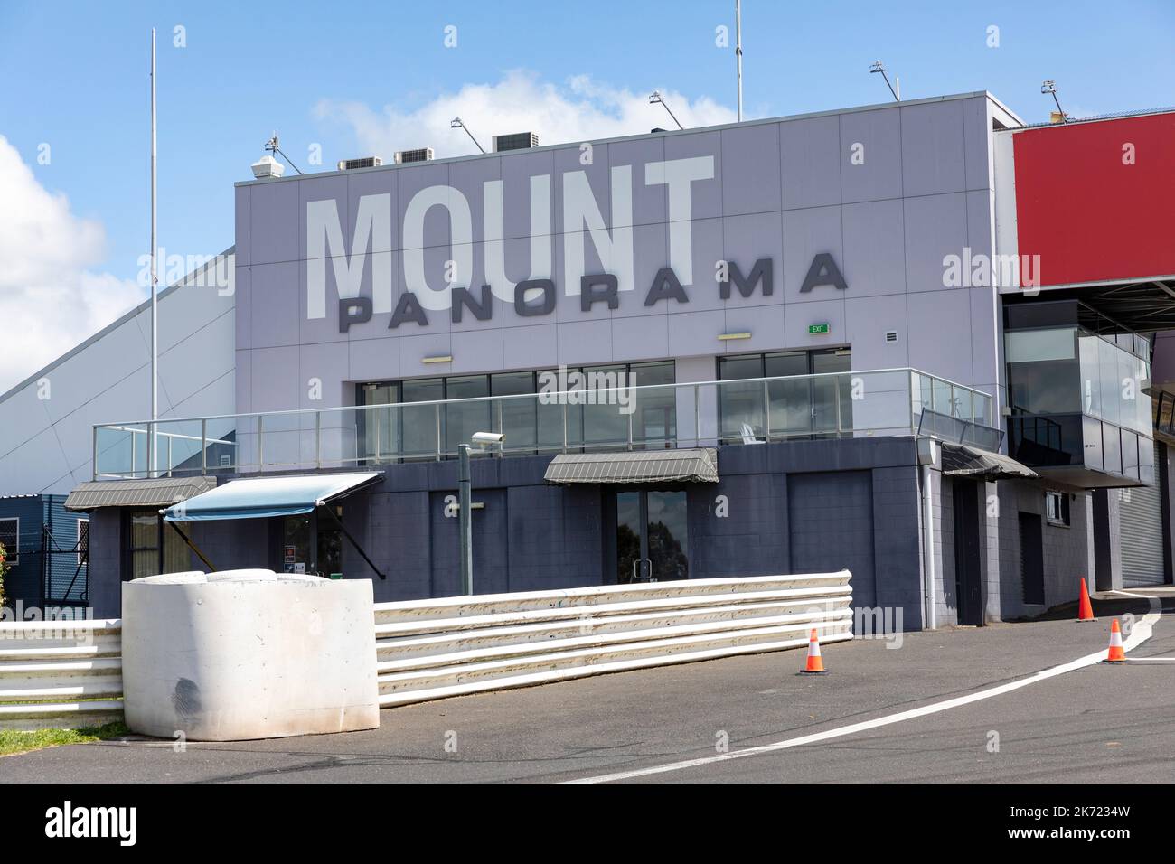 Circuit de course automobile de Mount Panorama à Bathurst, Nouvelle-Galles du Sud, la piste accueille la course automobile Bathurst 2000 et est une route publique, Nouvelle-Galles du Sud, Australie Banque D'Images