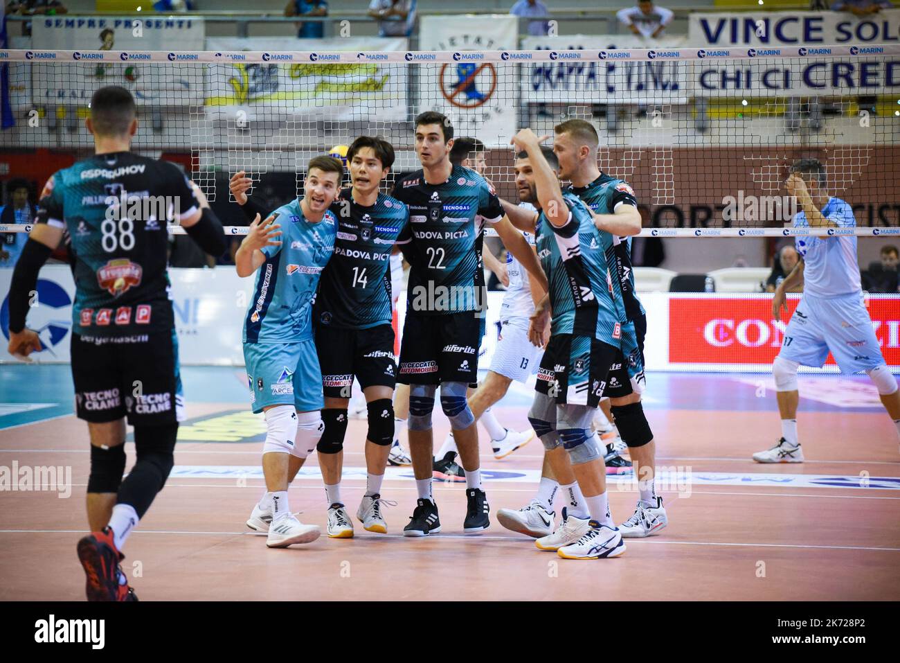 PalaBianchini, Latina, Italie, 16 octobre 2022, Exultation (Pallavolo Padova) au cours de Top Volley Cisterna vs Pallavolo Padova - Volleyball italien se Banque D'Images