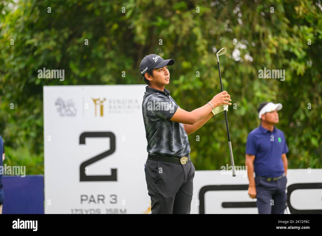 Nitithorn Thippong de Thaïlande débarque au trou 2 lors de la dernière partie de l'Open de Bangkok de Singha au club de golf de Bangkok, EN THAÏLANDE Banque D'Images